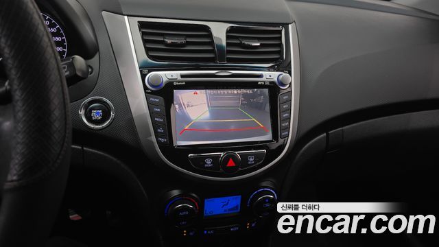 Hyundai Accent 2011 — photo 16