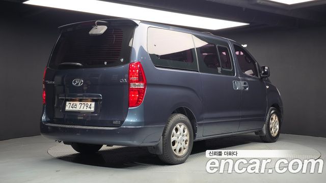 Hyundai Starex 2012 — photo 2