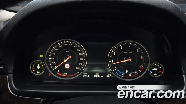 BMW 5-Series 2015 — photo 8