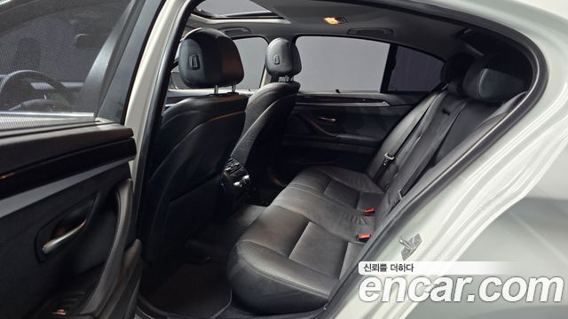 BMW 5-Series 2015 — photo 11