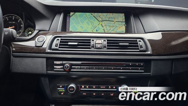 BMW 5-Series 2015 — photo 14