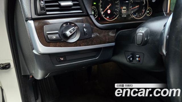 BMW 5-Series 2015 — photo 19