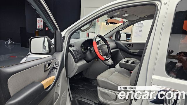 Hyundai Starex 2010 — photo 13