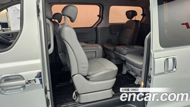 Hyundai Starex 2010 — photo 18