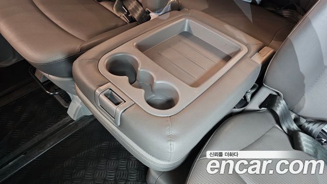 Hyundai Starex 2010 — photo 25