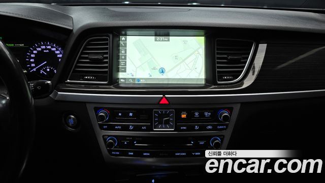 Genesis G80 2017 — photo 14