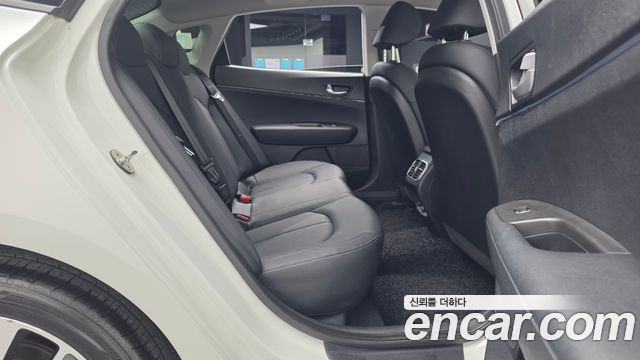 Kia K5 2018 — photo 18