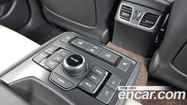 Genesis G80 2018 — photo 19
