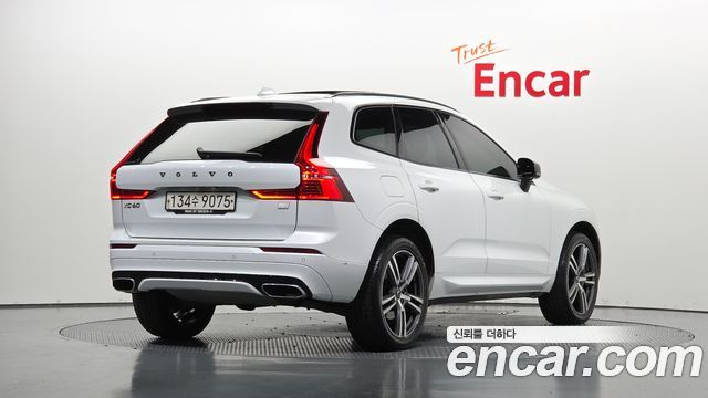 Volvo XC60 2021 — photo 2