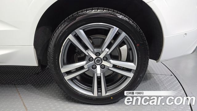 Volvo XC60 2021 — photo 5