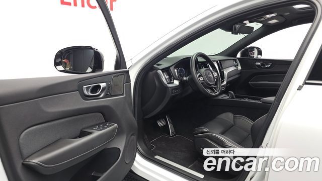 Volvo XC60 2021 — photo 13