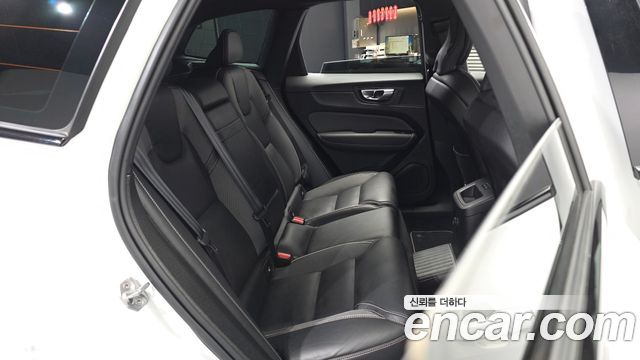 Volvo XC60 2021 — photo 18
