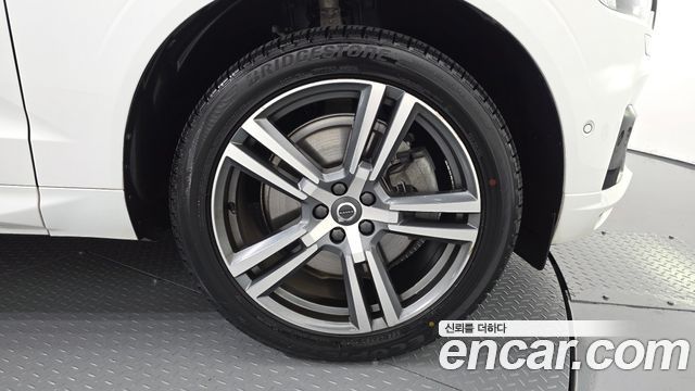 Volvo XC60 2021 — photo 7