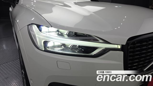Volvo XC60 2021 — photo 8