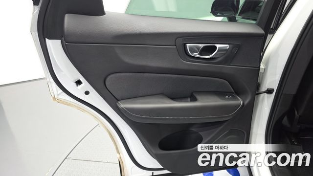 Volvo XC60 2021 — photo 15