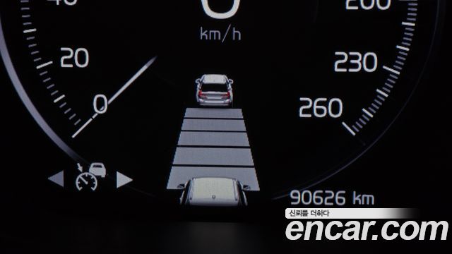 Volvo XC60 2021 — photo 28