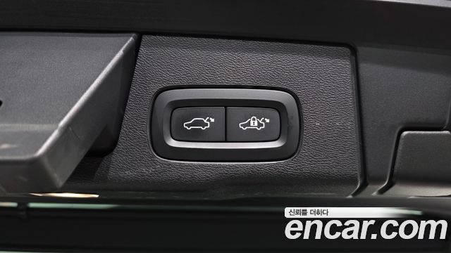 Volvo XC60 2021 — photo 29