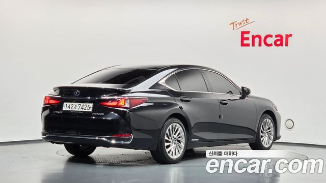 Lexus ES 2021 — photo 2