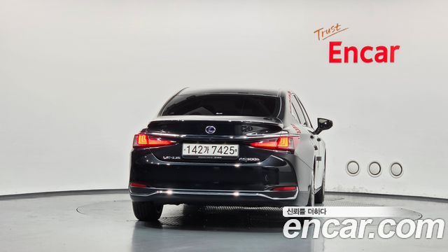 Lexus ES 2021 — photo 4