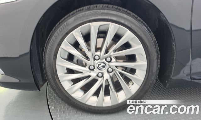 Lexus ES 2021 — photo 5