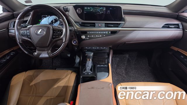Lexus ES 2021 — photo 10