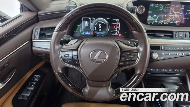 Lexus ES 2021 — photo 19
