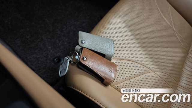 Lexus ES 2021 — photo 21