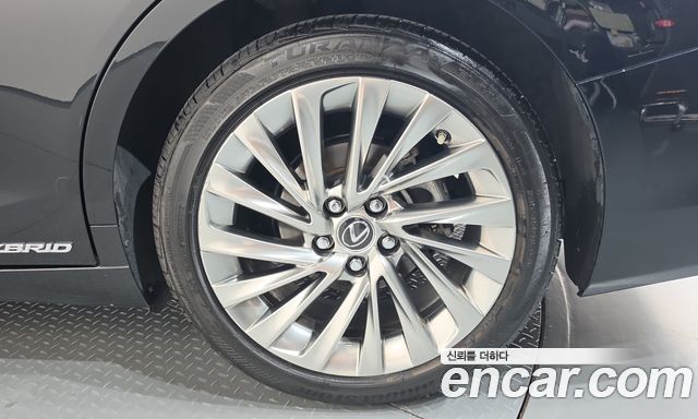 Lexus ES 2021 — photo 7