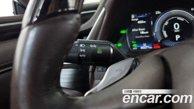 Lexus ES 2021 — photo 35