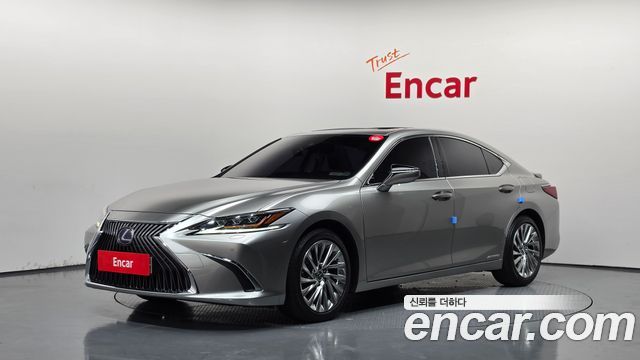 Lexus ES 2019 — photo 1