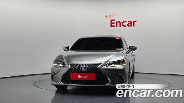 Lexus ES 2019 — photo 3