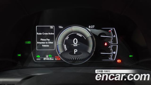 Lexus ES 2019 — photo 11