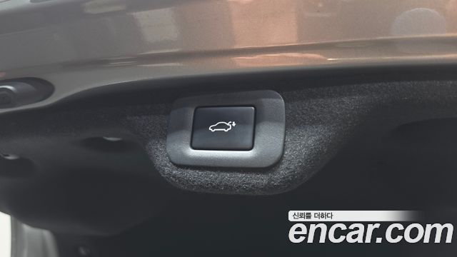 Lexus ES 2019 — photo 23