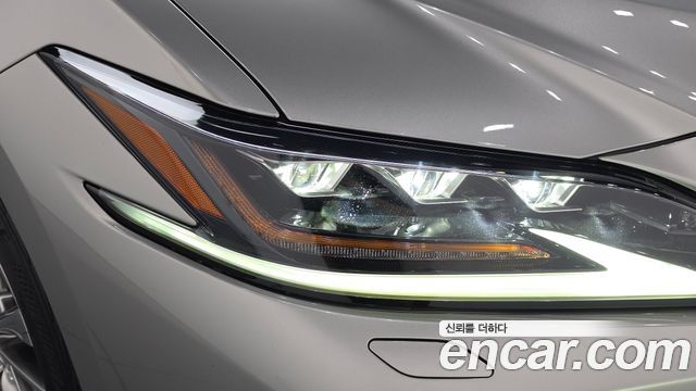 Lexus ES 2019 — photo 8