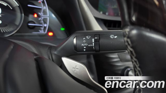 Lexus ES 2019 — photo 27