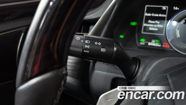 Lexus ES 2019 — photo 29