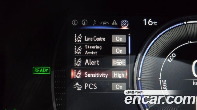 Lexus ES 2019 — photo 34
