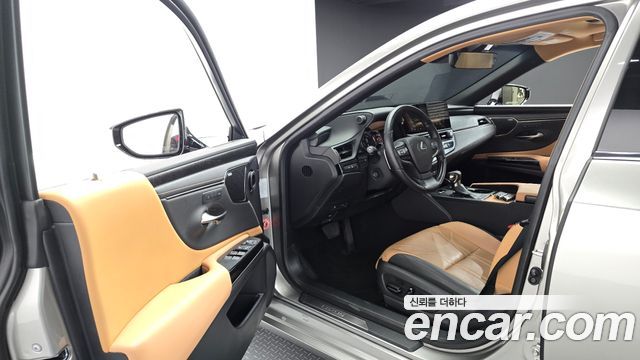 Lexus ES 2024 — photo 10