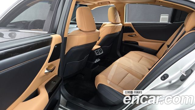 Lexus ES 2024 — photo 11