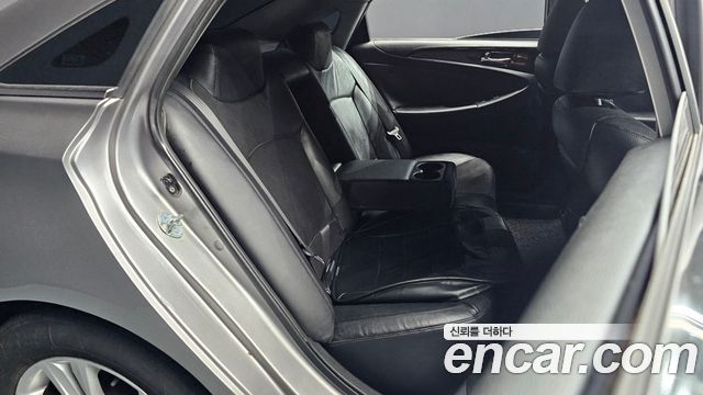 Hyundai Sonata 2011 — photo 11