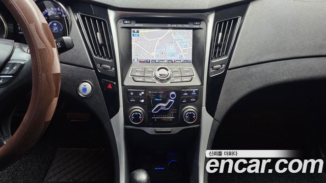 Hyundai Sonata 2011 — photo 13