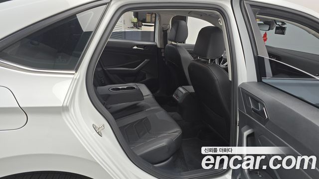 Volkswagen Jetta 2024 — photo 17