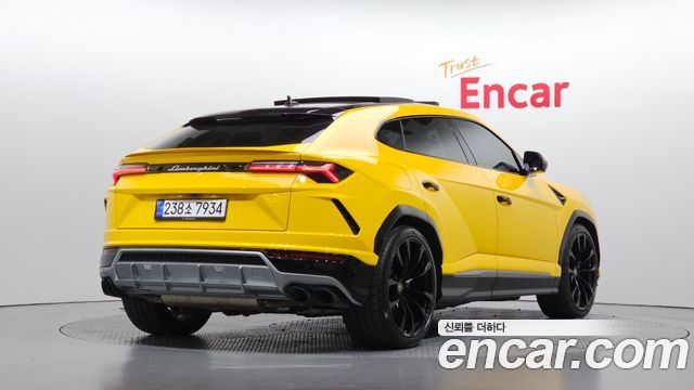 Lamborghini Urus 2020 — photo 2