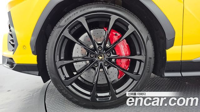 Lamborghini Urus 2020 — photo 5