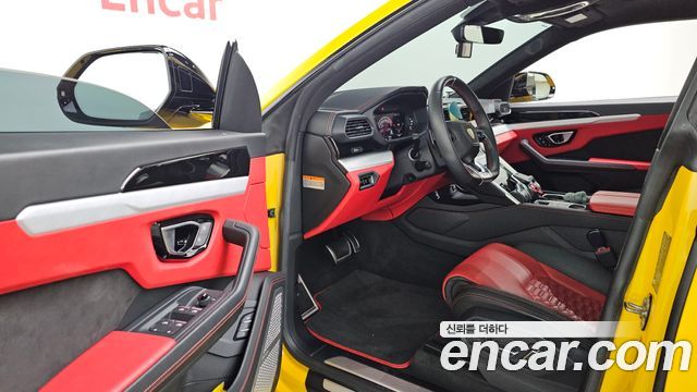 Lamborghini Urus 2020 — photo 10