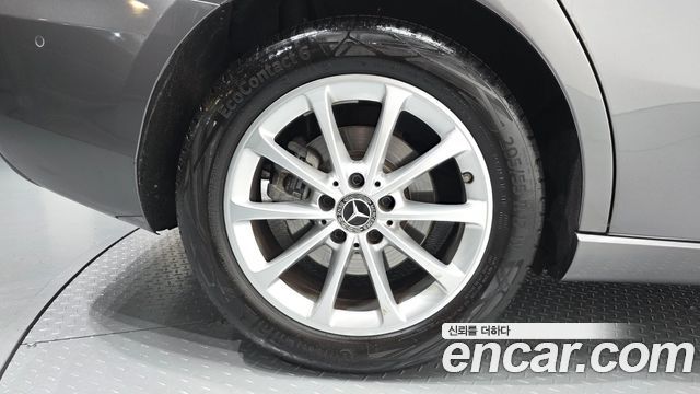 Mercedes-Benz A-Class 2020 — photo 5