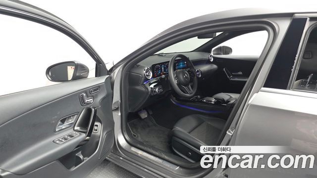Mercedes-Benz A-Class 2020 — photo 13