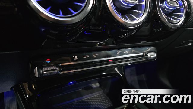 Mercedes-Benz A-Class 2020 — photo 23