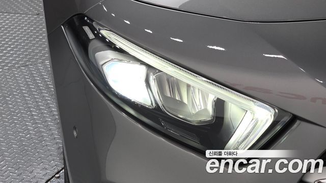 Mercedes-Benz A-Class 2020 — photo 8