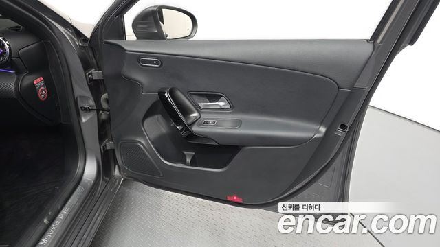 Mercedes-Benz A-Class 2020 — photo 14
